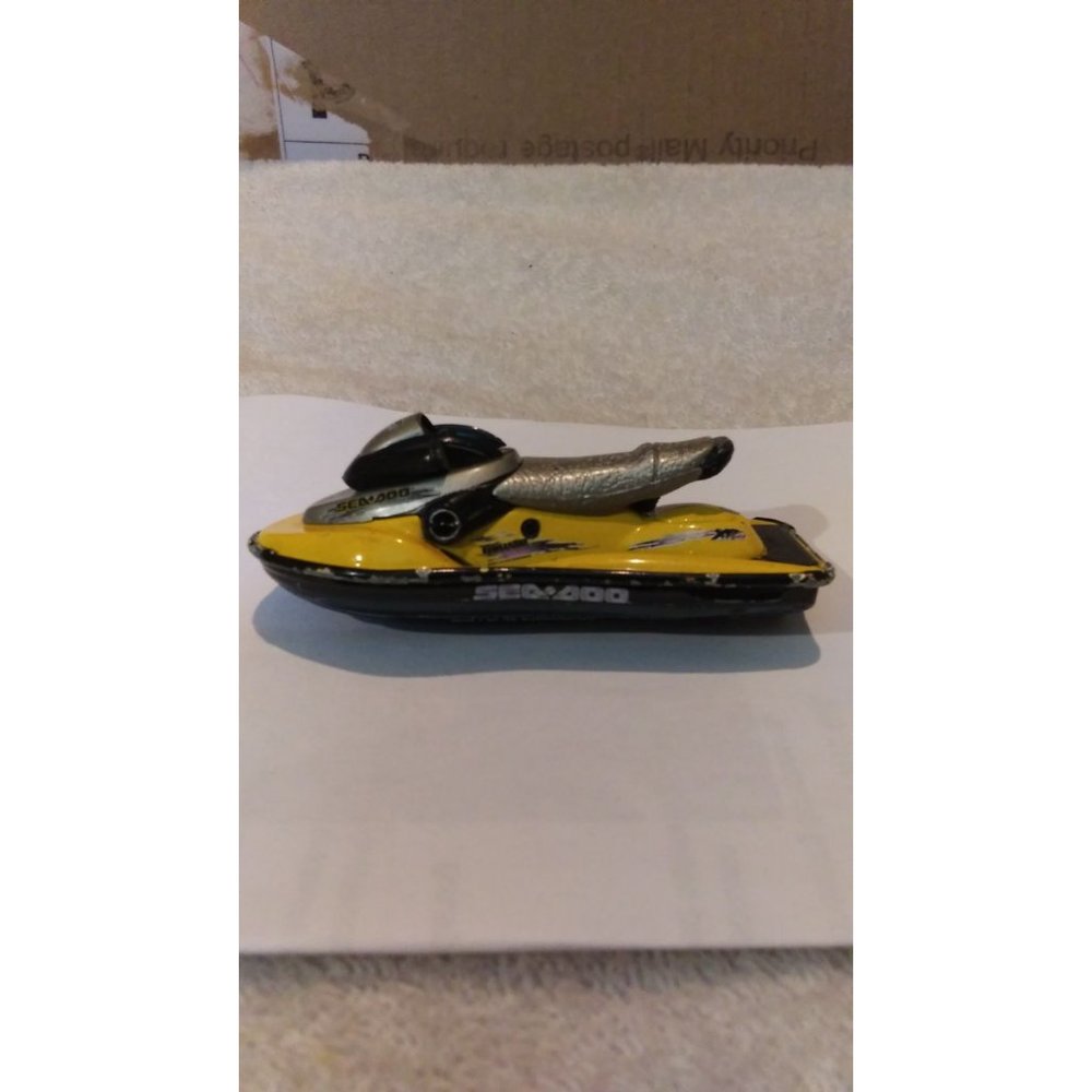 Johnny Lightning 2000 Playing Mantis 2000 Sea-Doo XP Bombardier limited Jet Ski